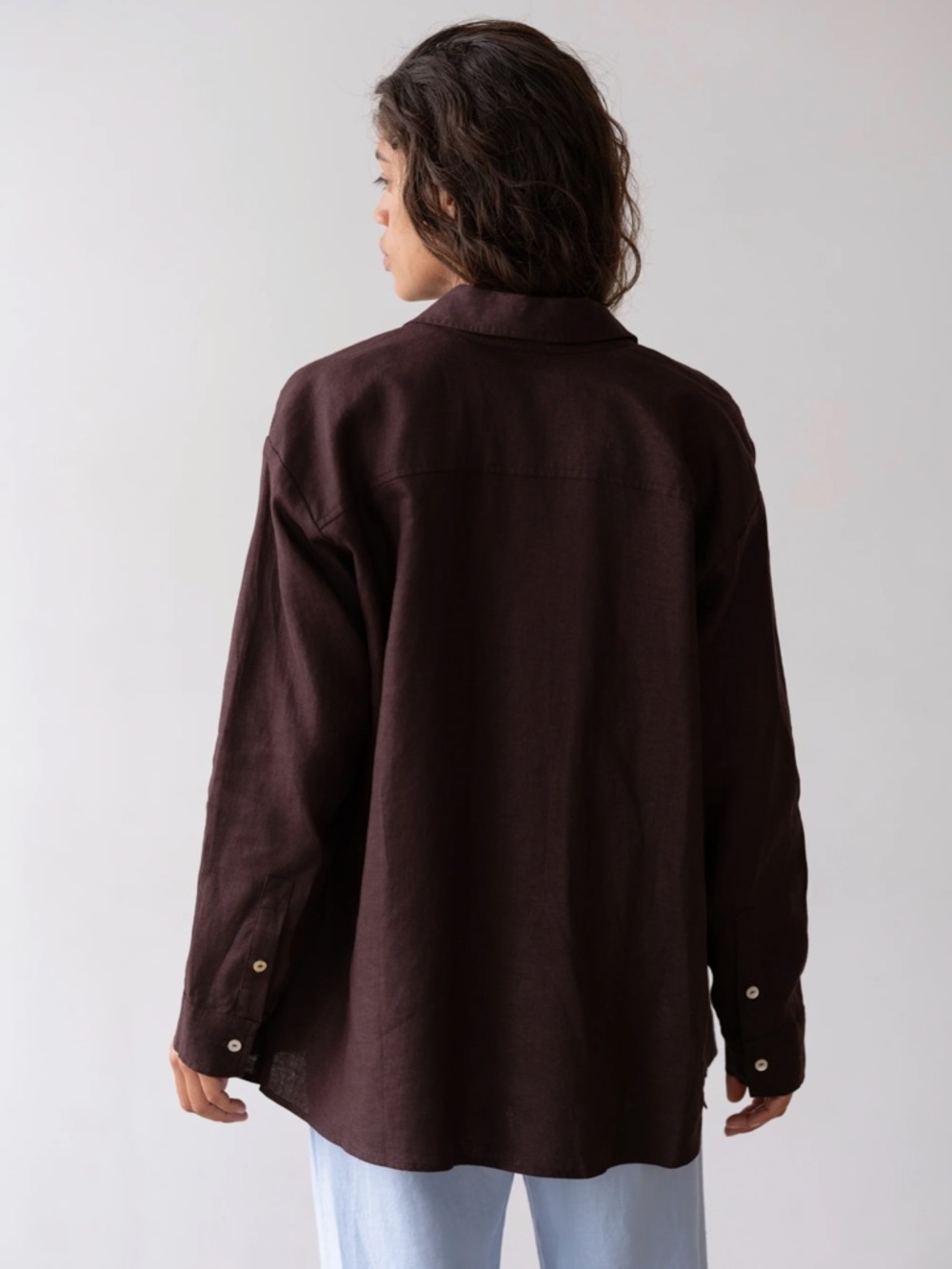 DONNI The Linen Relaxed Shirt in Espresso - Picture 6 of 9
